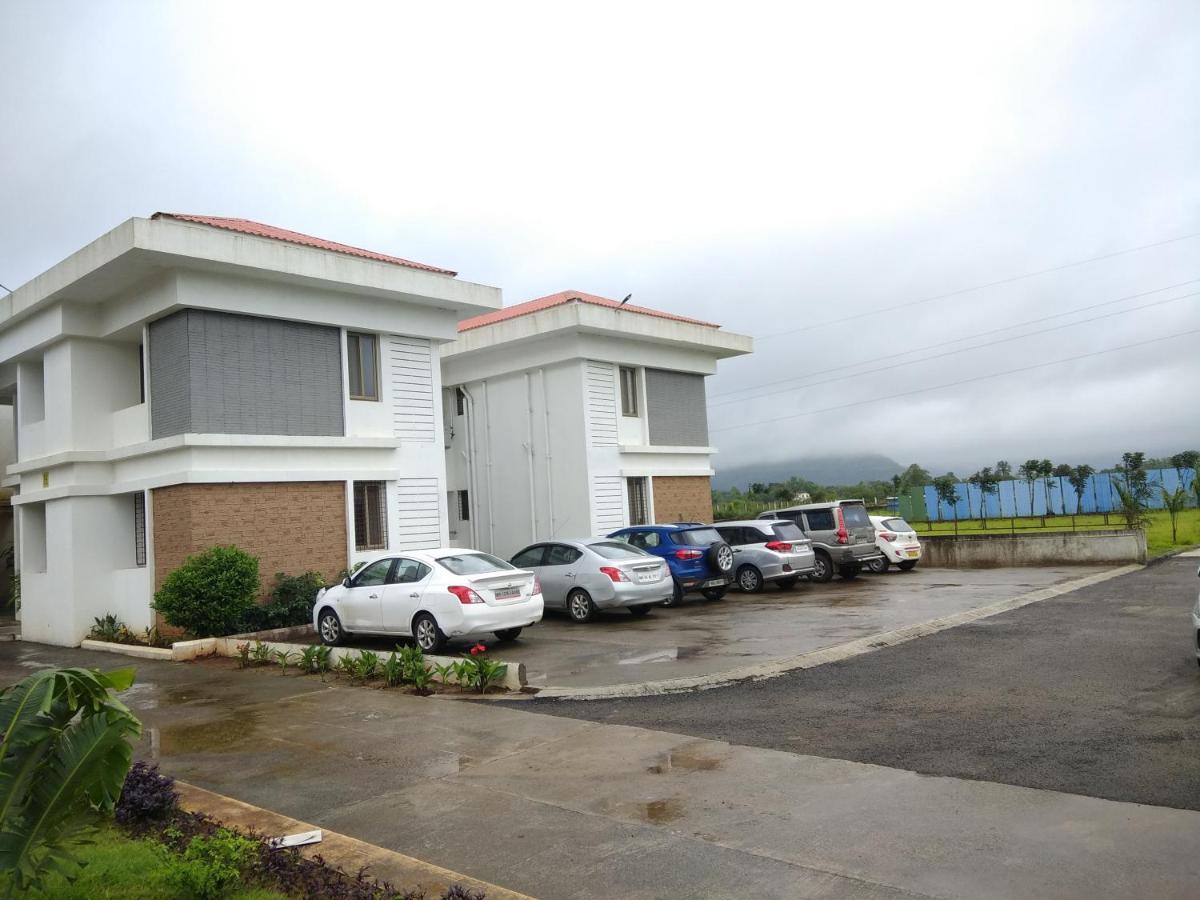 Parishreya Holiday Home Лонавала Экстерьер фото